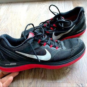 BRAND NEW NEVER WORN Mens Nike Running Shoes. Size 10.5
